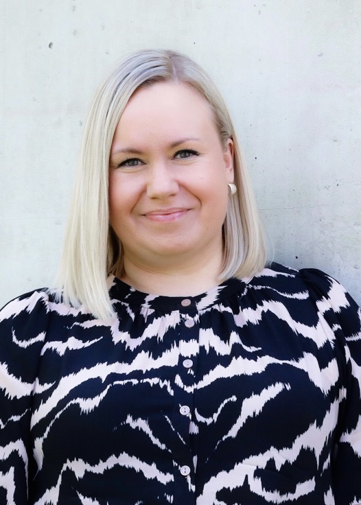 Työplussan toimitusjohtaja Anu Haapasalon muotokuva vaaleaa taustaa vasten.